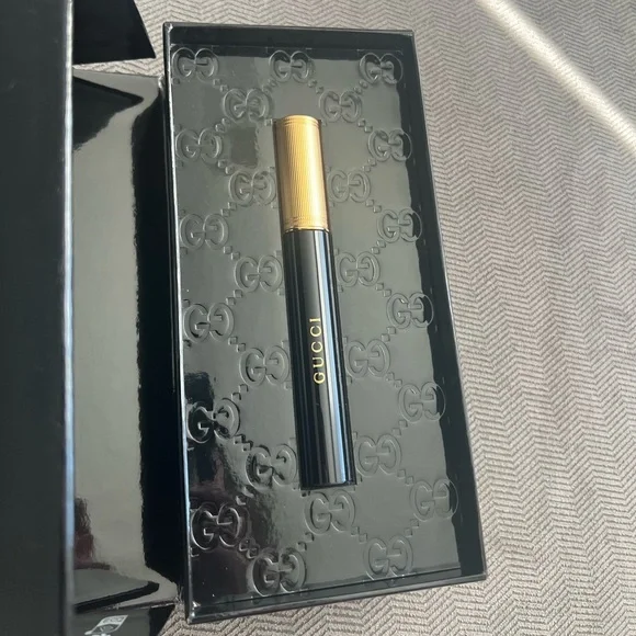 Gucci Le Magnétisme Volumizing Mascara - Picture 9 of 9